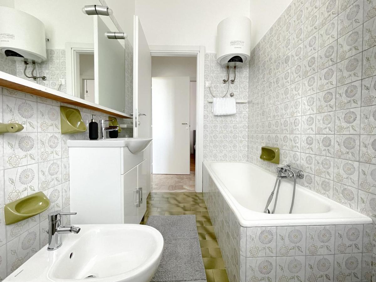 Apartamento Accogliente Trilocale A Brescia Exterior foto